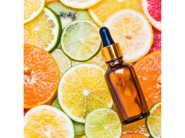 Vitaminas C – puikus ingredientas pavargusiai, spindesio netekusiai ir išsausėjusiai odai