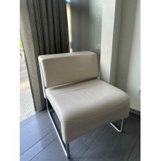 Baltas odos imitacijos foteliukas (naudota)